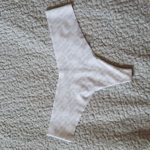 NWOT VS PINK Logo Extra Low Rise Seamless Thong Panty